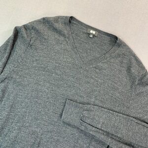 Uniqlo Sweater Mens Medium Gray Wool V Neck Lightweight Knit Pullover Solid